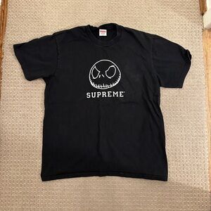 Supreme tee size medium